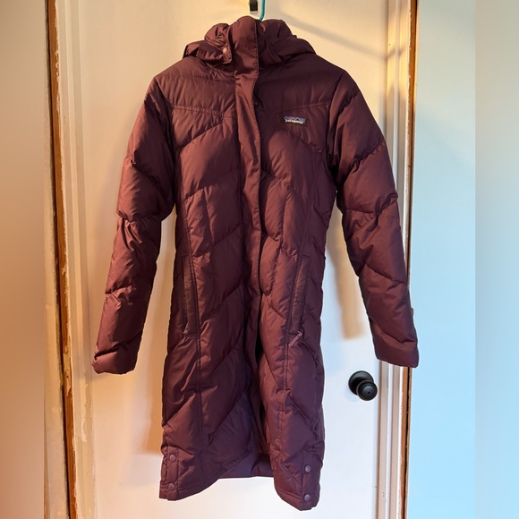 Patagonia women’s Down with it Parka - Picture 2 of 5